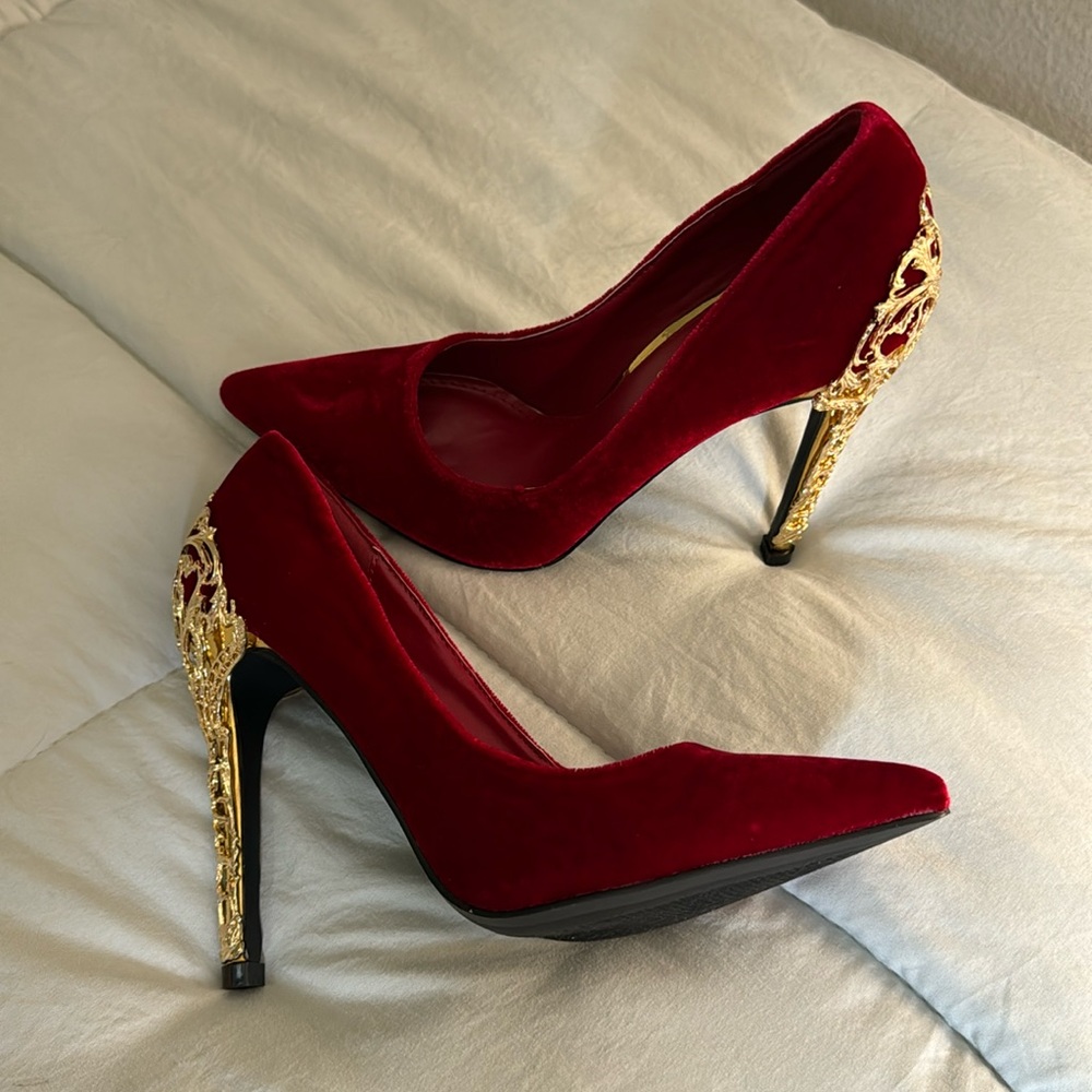 Gorgeously sexy, red velvet heels! Size 7.5